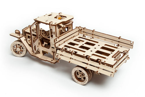 Maquette mécanique en bois, camion