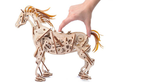 Maquette mécanique en bois, cheval